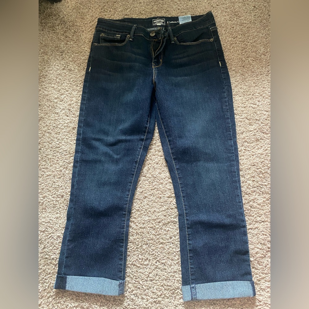 Levi Strauss Signature dark cropped denim jeans. Size 8.